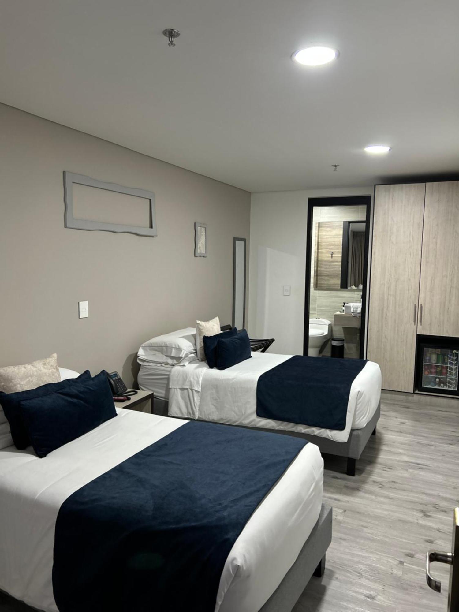 בוגוטה Hotel Wlh Silver Corferias מראה חיצוני תמונה