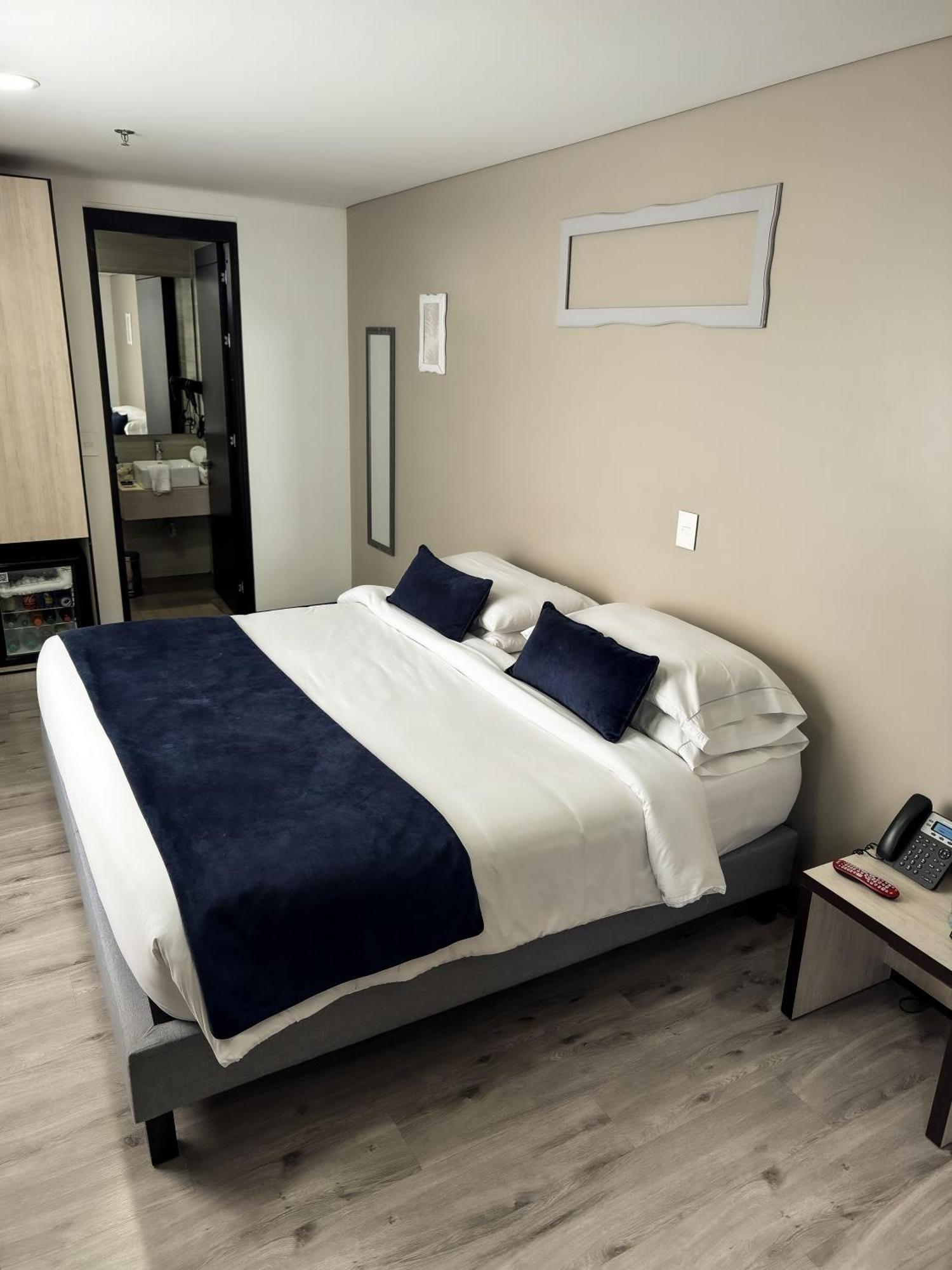 בוגוטה Hotel Wlh Silver Corferias מראה חיצוני תמונה