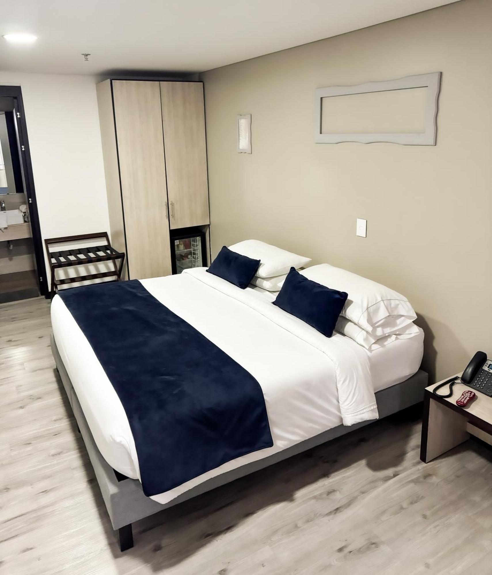 בוגוטה Hotel Wlh Silver Corferias מראה חיצוני תמונה