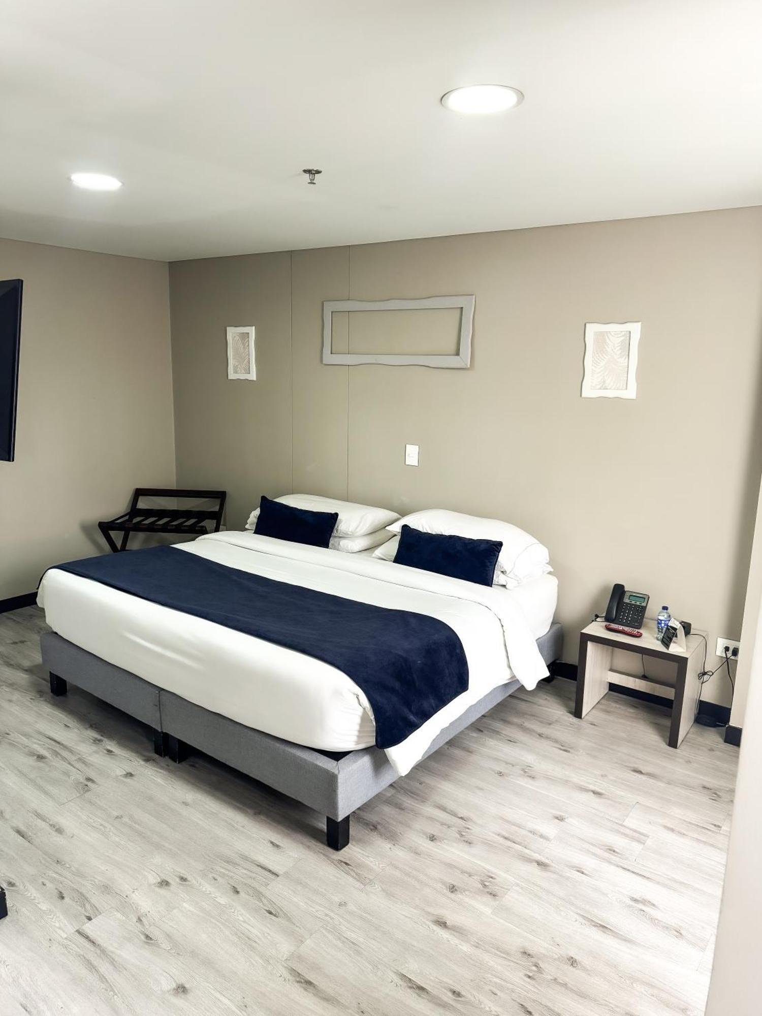 בוגוטה Hotel Wlh Silver Corferias מראה חיצוני תמונה
