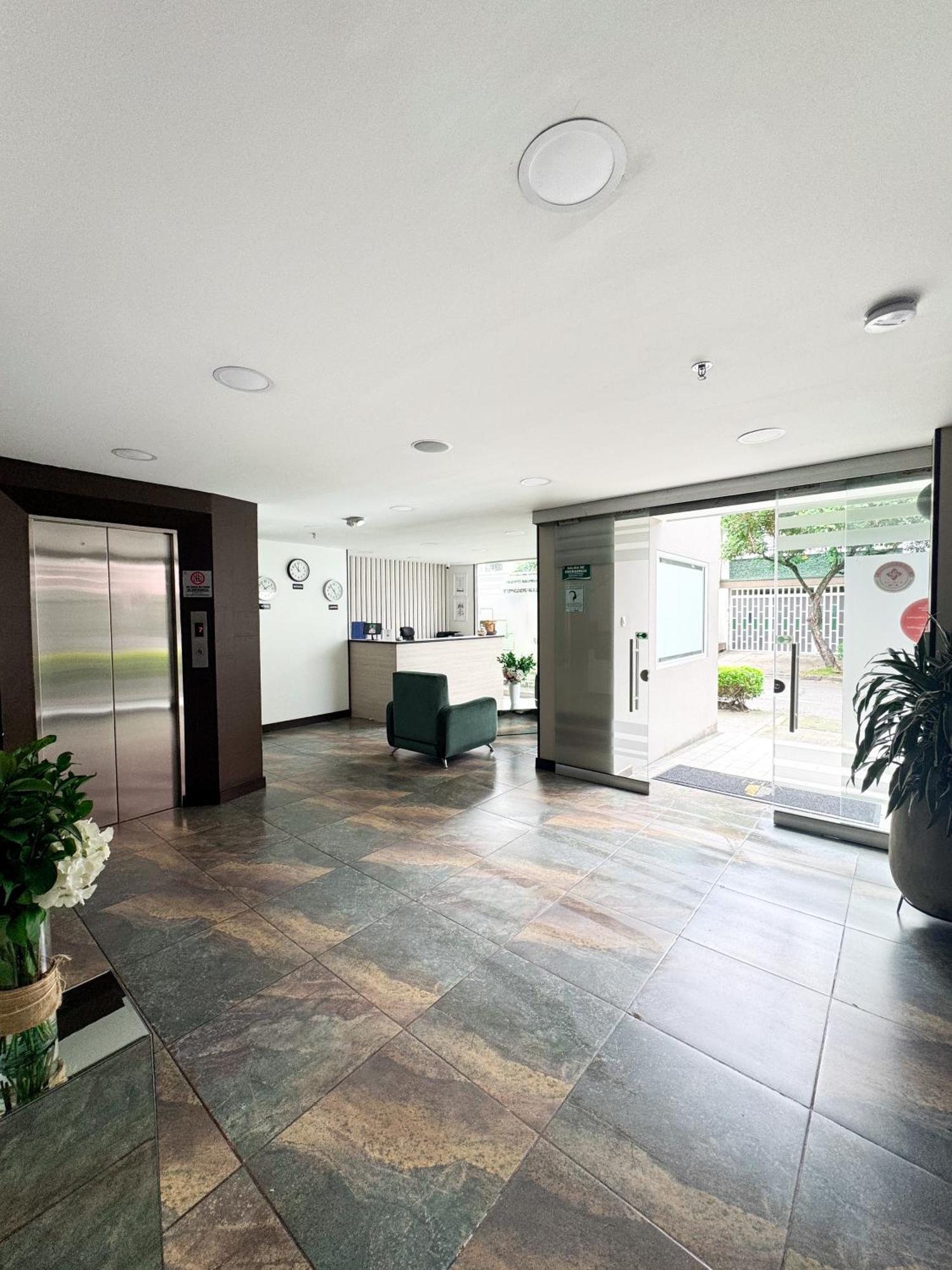 בוגוטה Hotel Wlh Silver Corferias מראה חיצוני תמונה