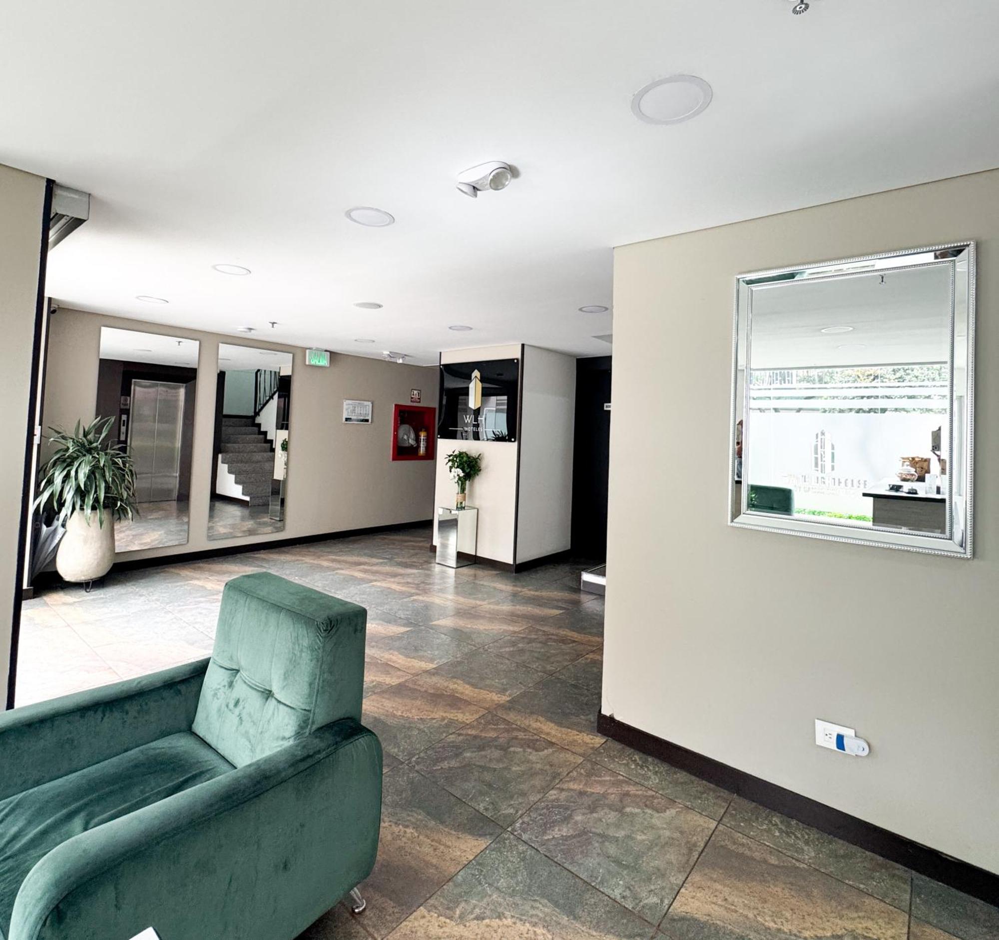 בוגוטה Hotel Wlh Silver Corferias מראה חיצוני תמונה