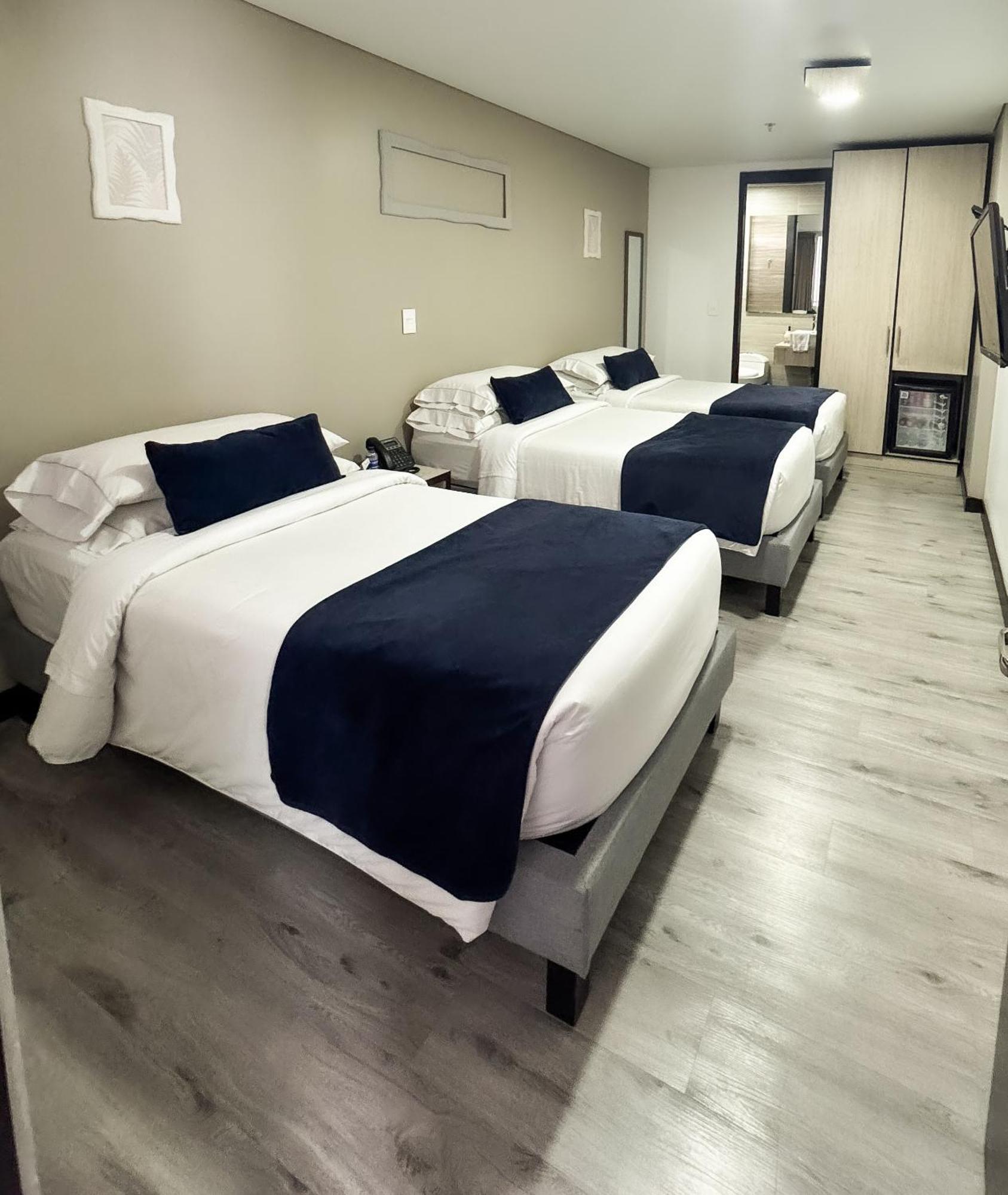 בוגוטה Hotel Wlh Silver Corferias מראה חיצוני תמונה