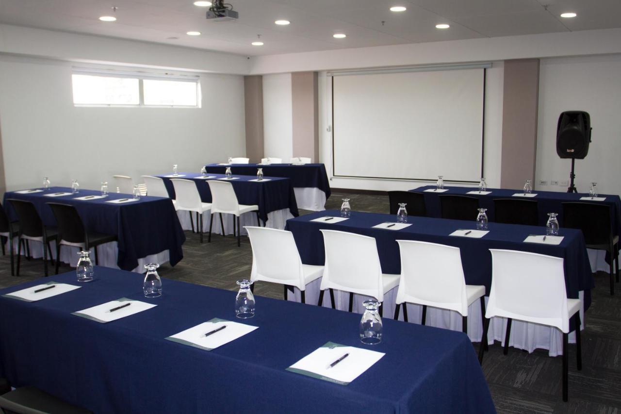 בוגוטה Hotel Wlh Silver Corferias מראה חיצוני תמונה